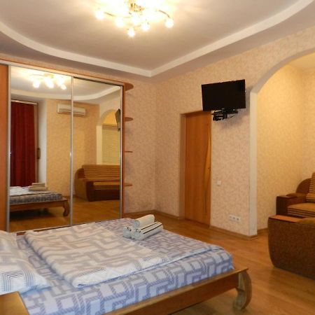 1-Room Apartment 50M2 On Metalurhiv Avenue 17, By Grandhome Zaporizhia Εξωτερικό φωτογραφία
