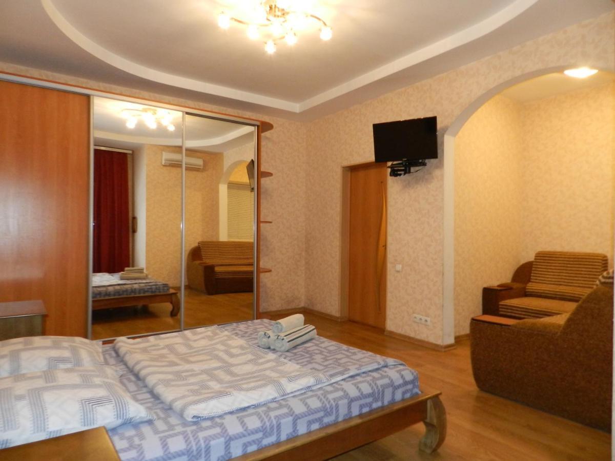1-Room Apartment 50M2 On Metalurhiv Avenue 17, By Grandhome Zaporizhia Εξωτερικό φωτογραφία