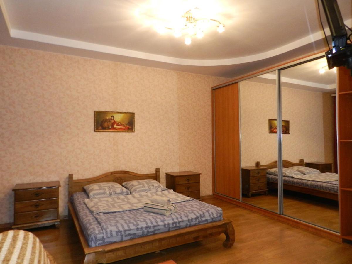 1-Room Apartment 50M2 On Metalurhiv Avenue 17, By Grandhome Zaporizhia Εξωτερικό φωτογραφία