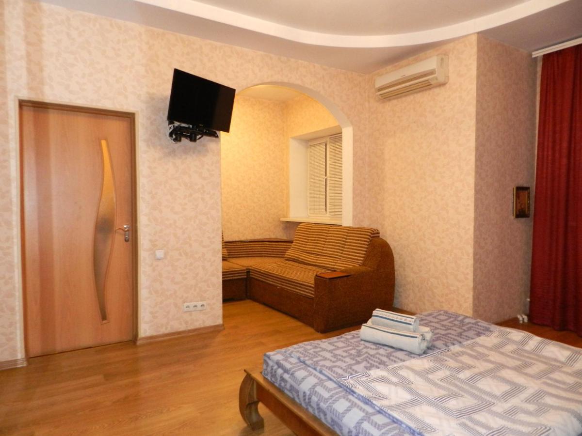 1-Room Apartment 50M2 On Metalurhiv Avenue 17, By Grandhome Zaporizhia Εξωτερικό φωτογραφία